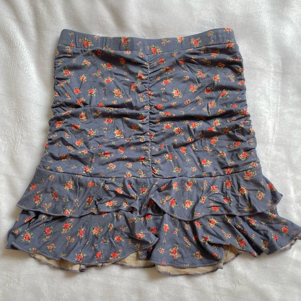 Floral scrunched mini skirt